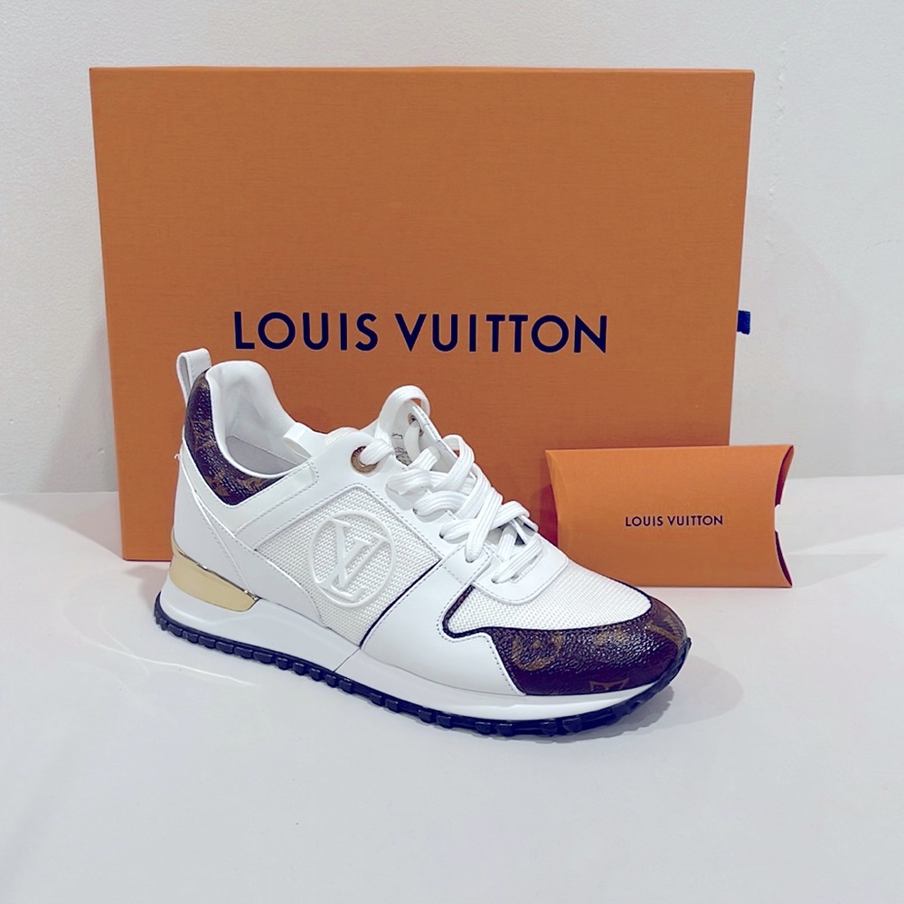 Brand new never worn Louis Vuitton shoes 38 in Europe size 7.5 US w extra laces